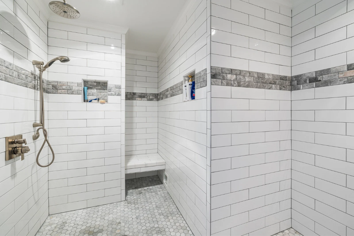 Small bathroom remodel ideas: Tiling