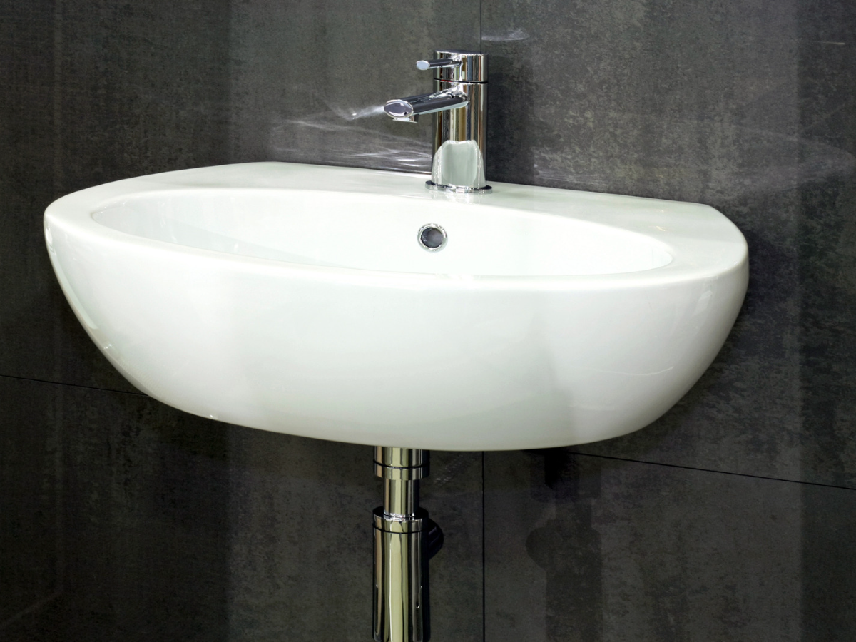 Small bathroom remodel ideas: Wall-mounted sink