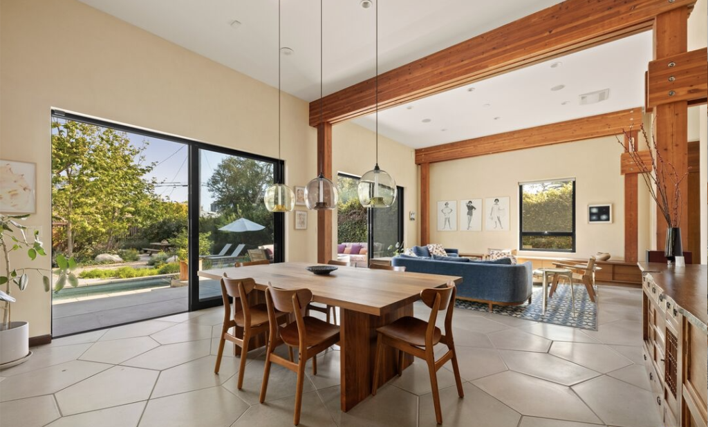 Appleton Way Venice main